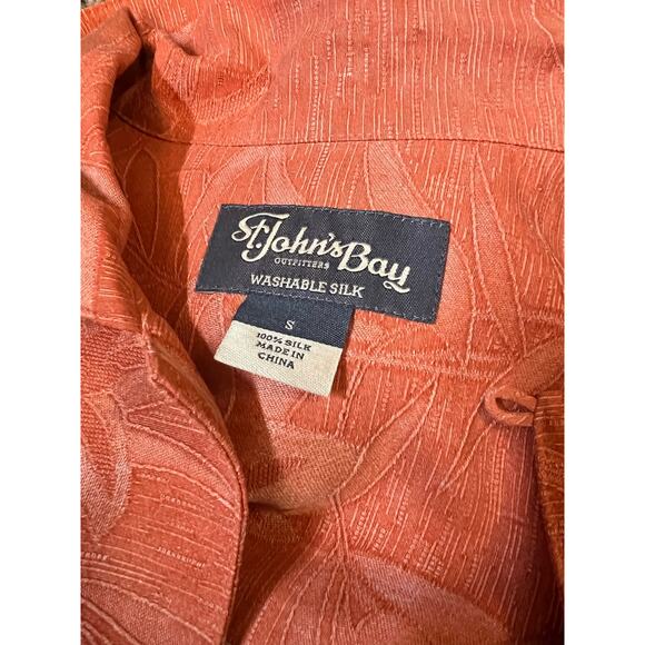 St. john's Bay 100% Silk Tropical Men's short sleeve button up. Size Small. - Picture 3 of 4